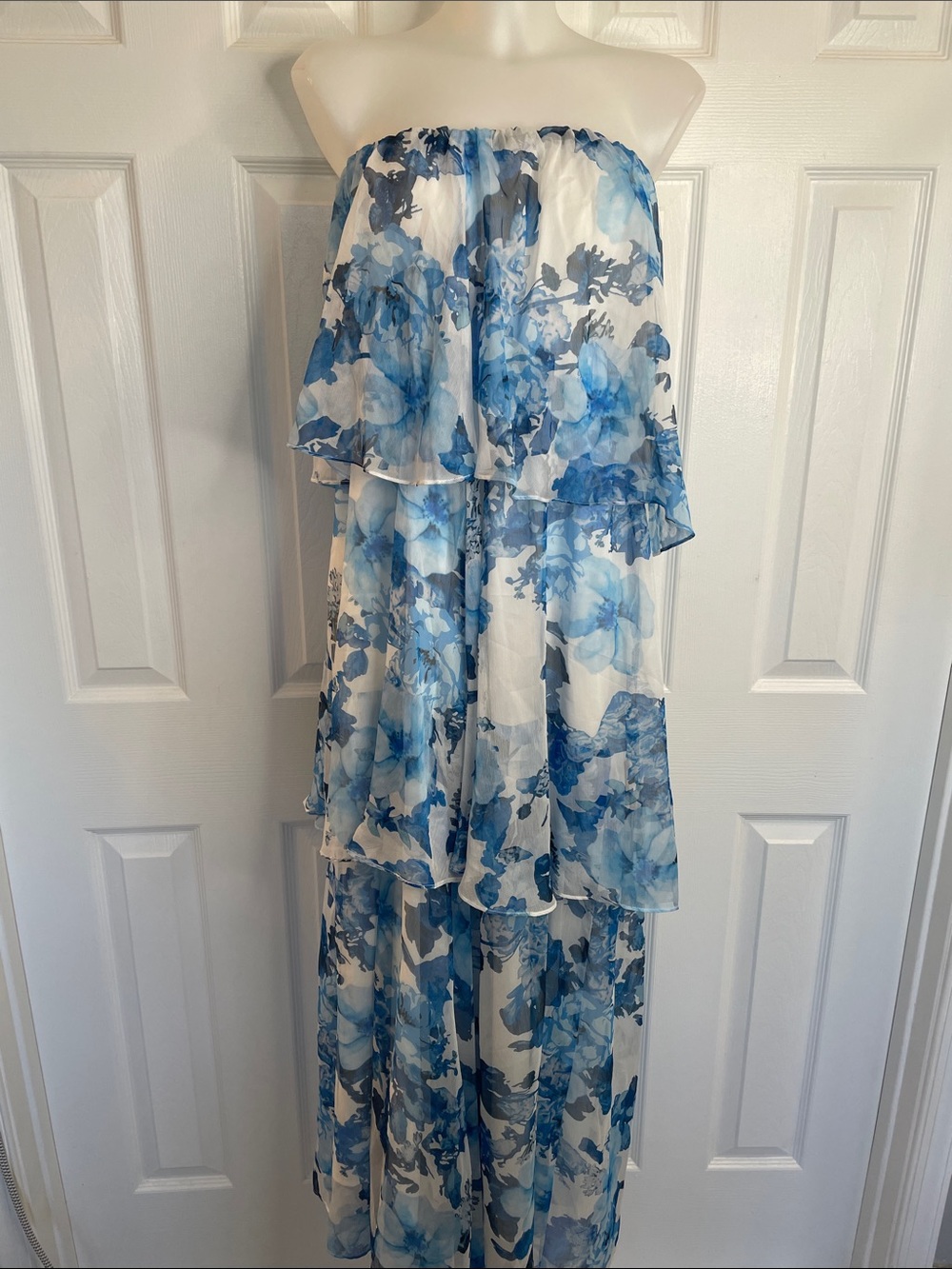PETAL & PUP BLOOM TIERED BLUE & WHITE FLORAL STRAPLESS & LAYERED LONG DRESS SZ M - Picture 5 of 13